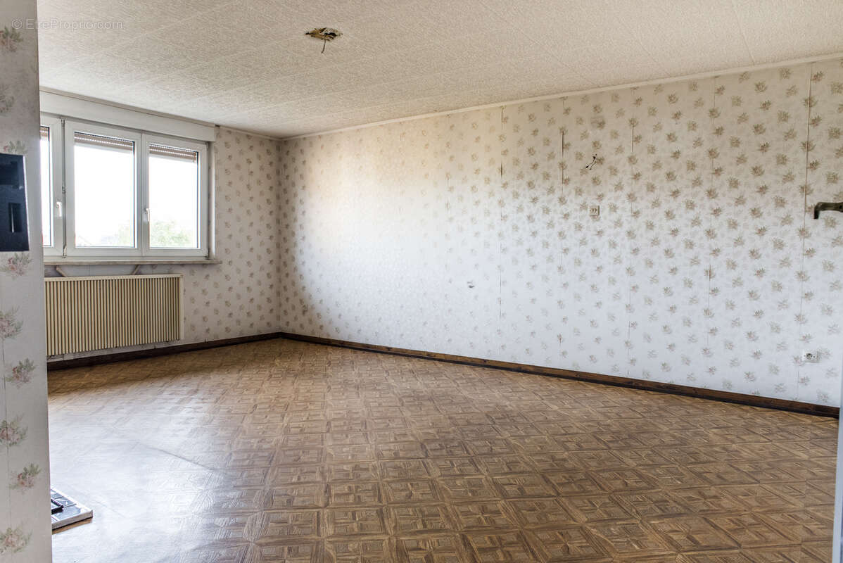 Belle Maison avec cour et jardin avec fort potentiel d'aménagement - photo 7
