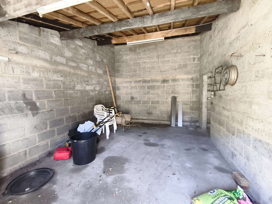 Maison a renover 2 chambres et double garage - photo 20