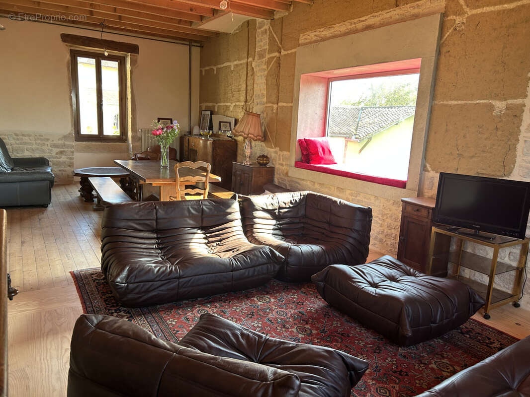 Maison à SAINT-CYR-SUR-MENTHON