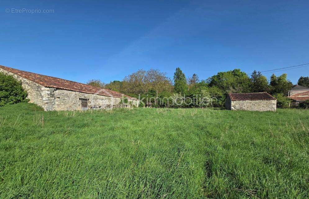 Grange 230m2 avec terrain 1160m2 - photo 2