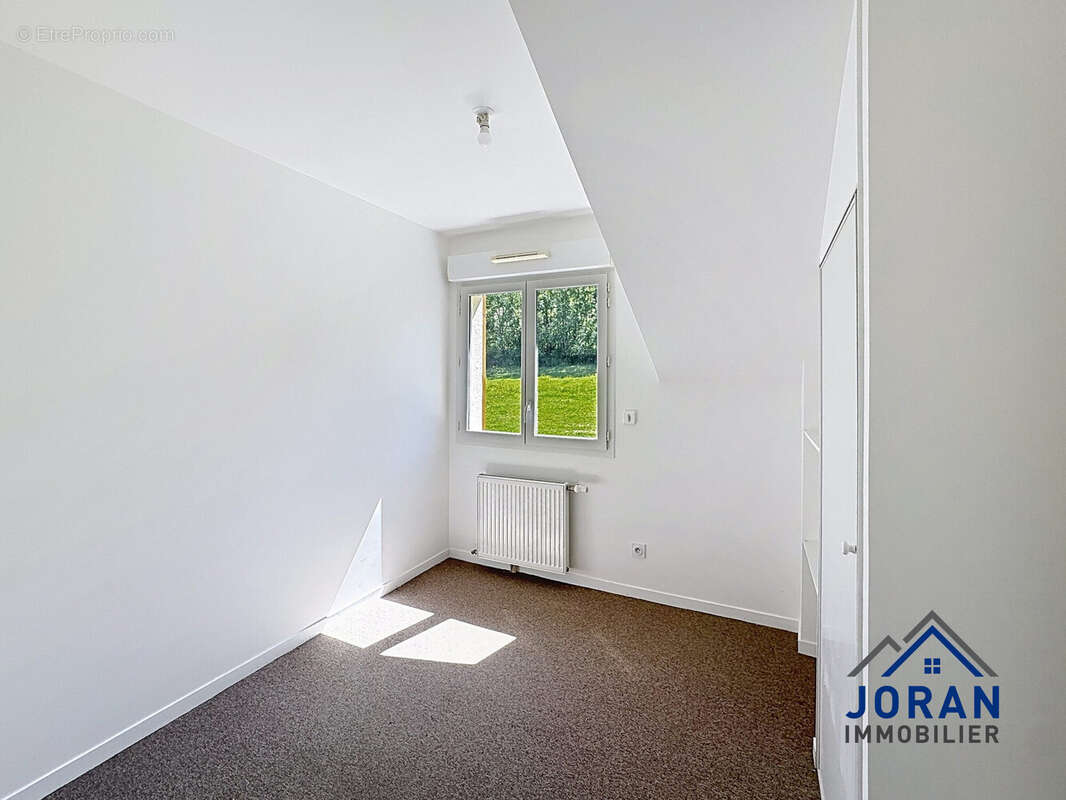 Chambre 2 - Appartement à PRESILLY