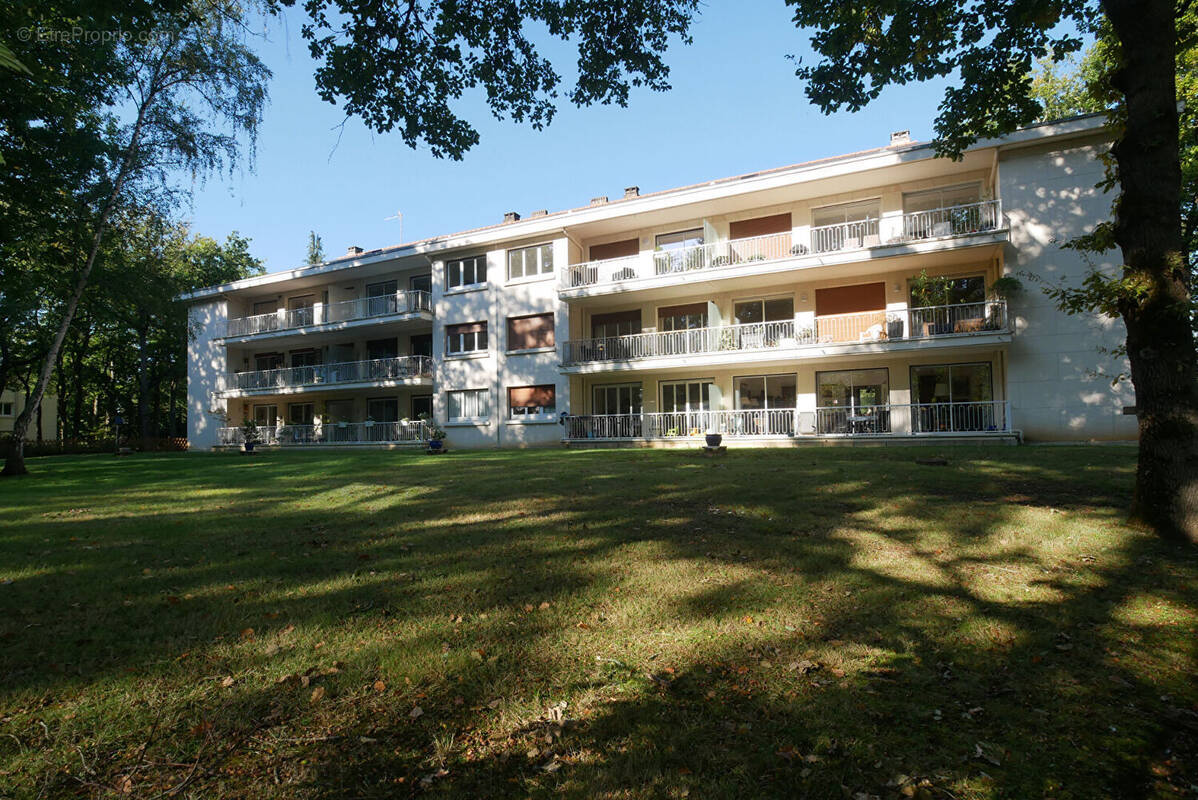 Appartement à AVRILLE