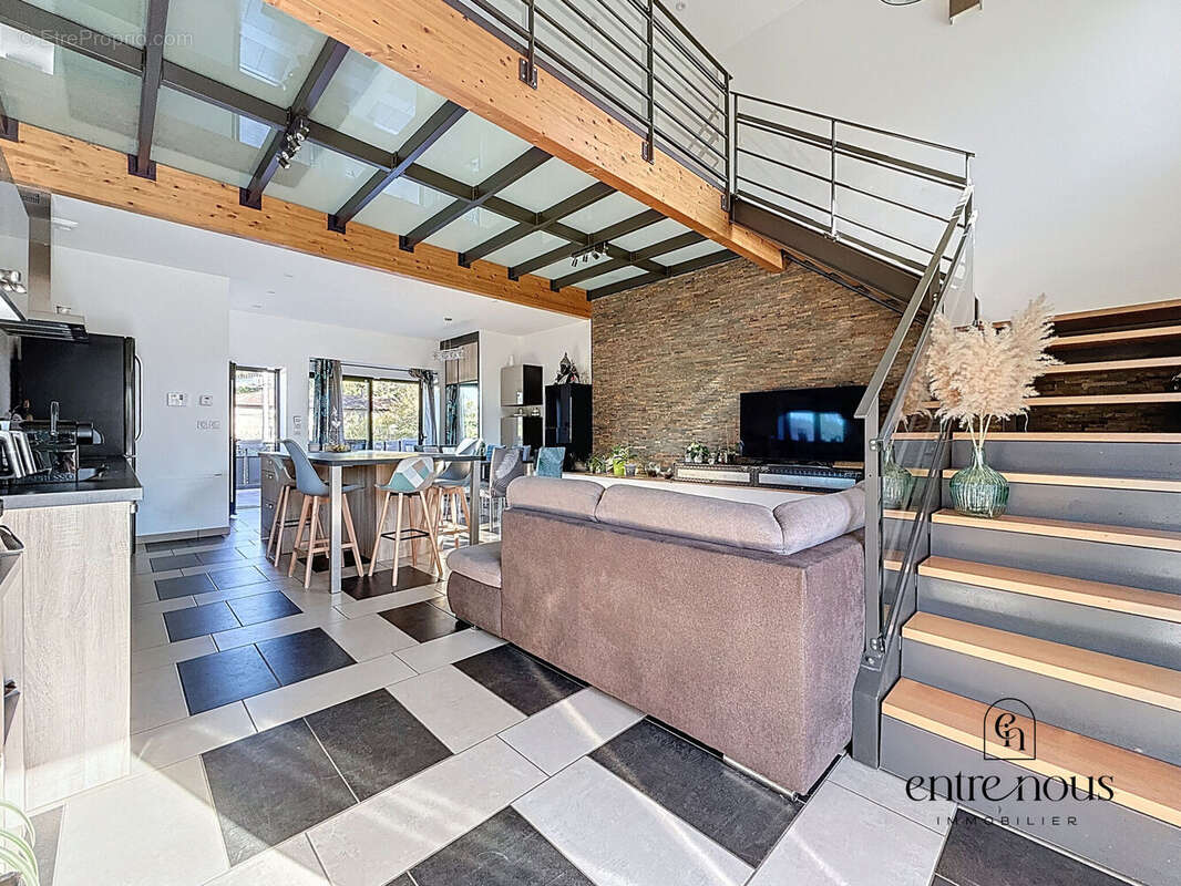 Photo 2 - Maison à OYTIER-SAINT-OBLAS