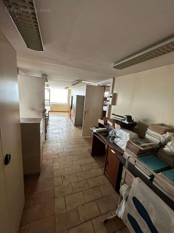 Commerce à PORT-SAINT-LOUIS-DU-RHONE