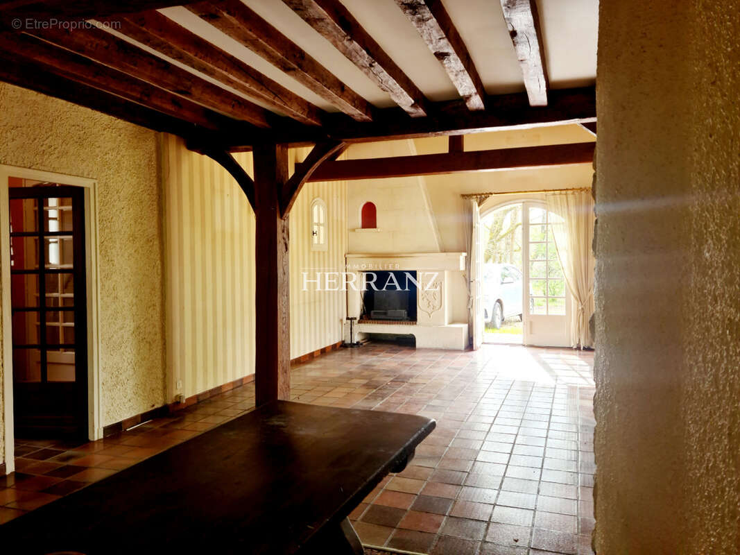 Maison à MENESPLET