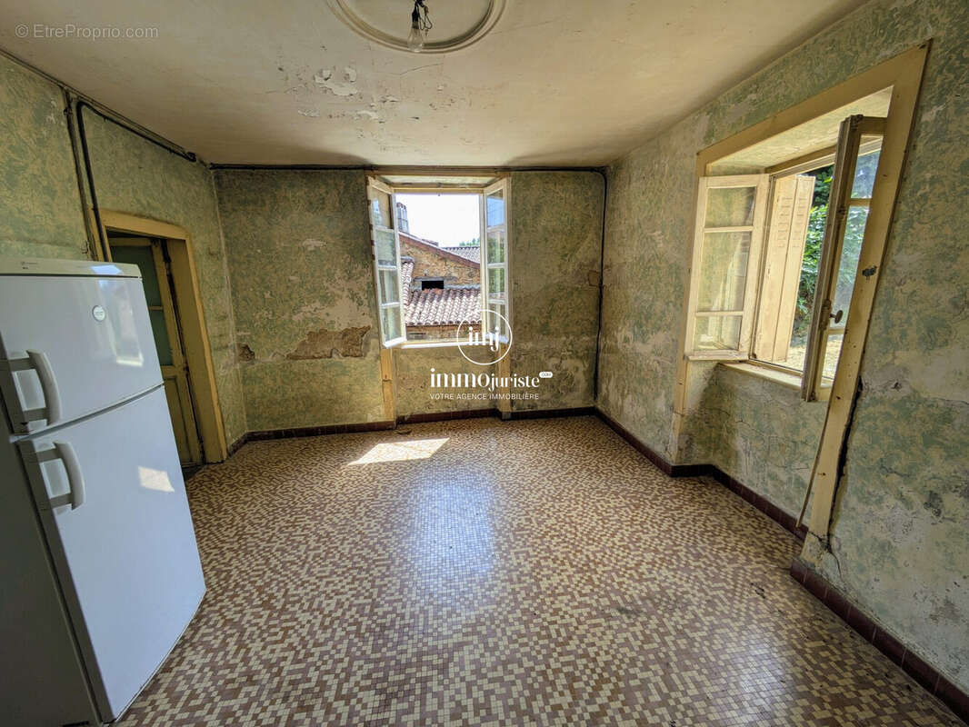 Maison 109 m² à Saint-Victurnien  - photo 5