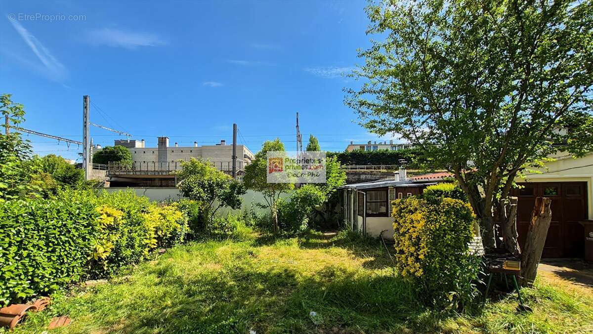 Maison  47 m2  +  terrain constructible 295m2  jardin  Viroflay - photo 3