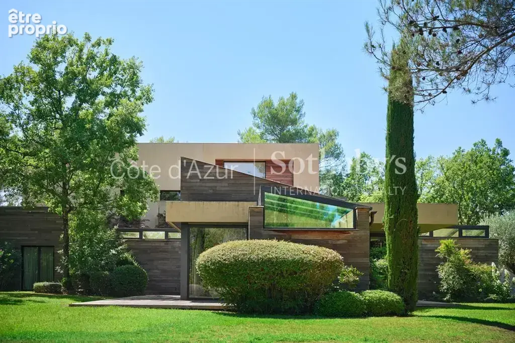 Terre Blanche, villa de plus de 500 m² avec cinq suites sur un parc de 9 585 m² - photo 5