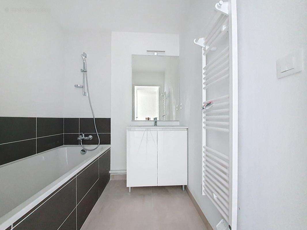Appartement à VILLETTE-DE-VIENNE