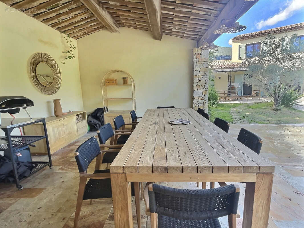 Maison à CHATEAUNEUF-GRASSE