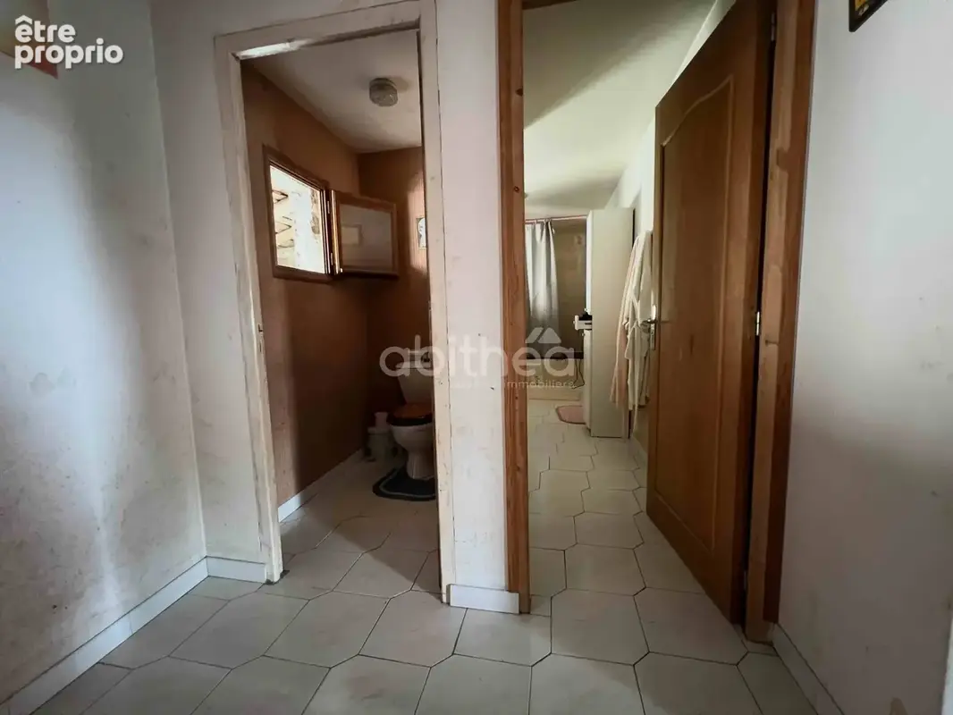 Maison de bourg avec grange attenante  - photo 11