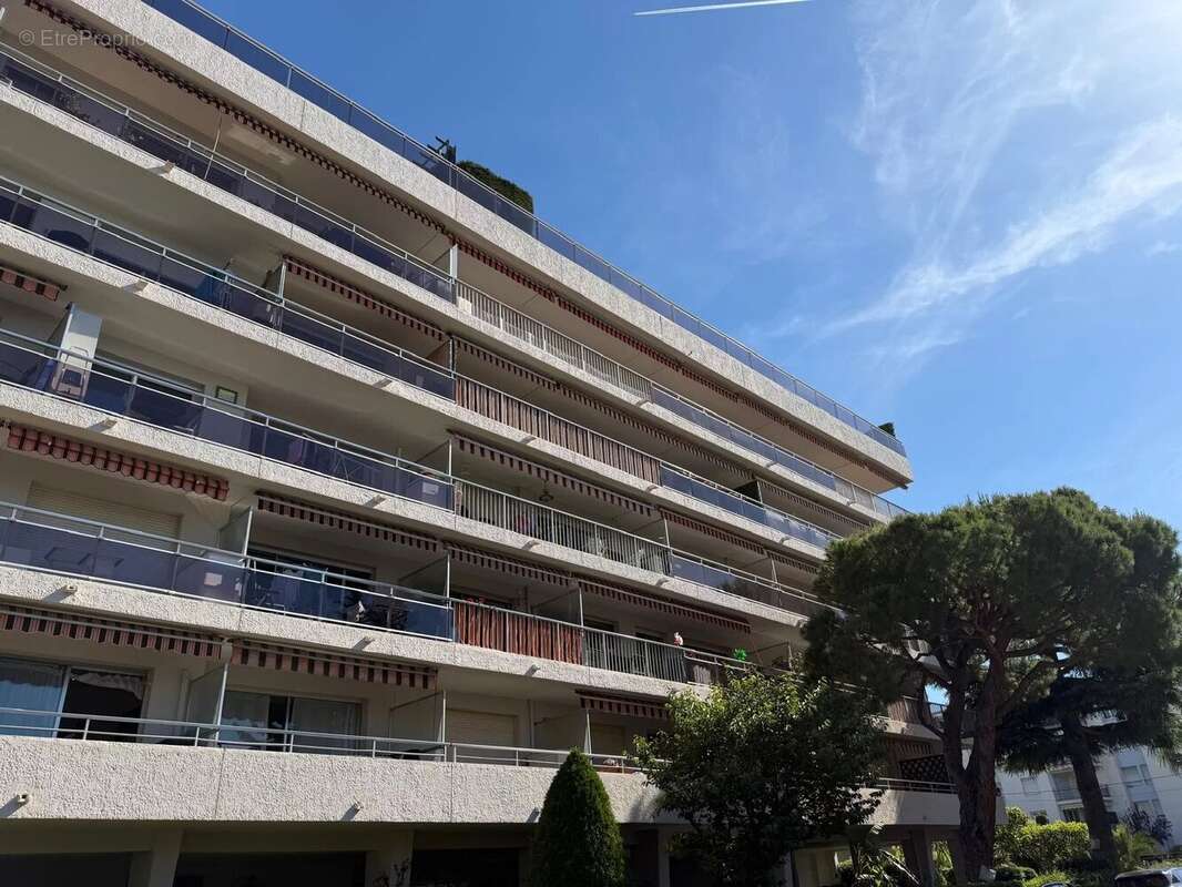 Appartement à SAINT-LAURENT-DU-VAR