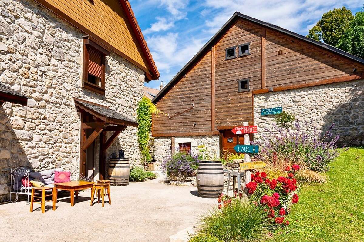 Dpt haute savoie (74), à vendre thollon-les-memises maison-gîte coeur de station - photo 3