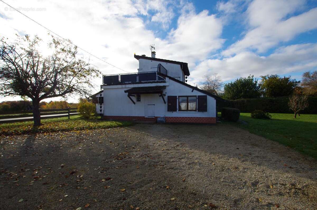 Maison à SAINTE-GENEVIEVE-DES-BOIS