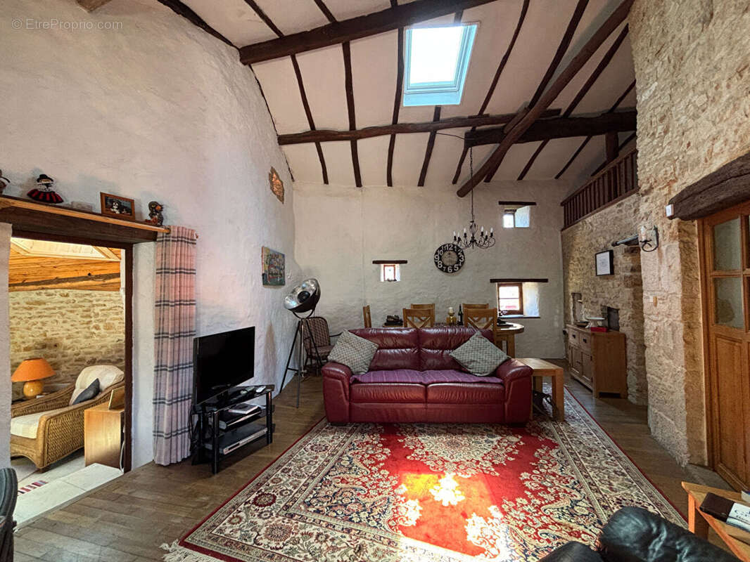 Maison à NANTEUIL-EN-VALLEE