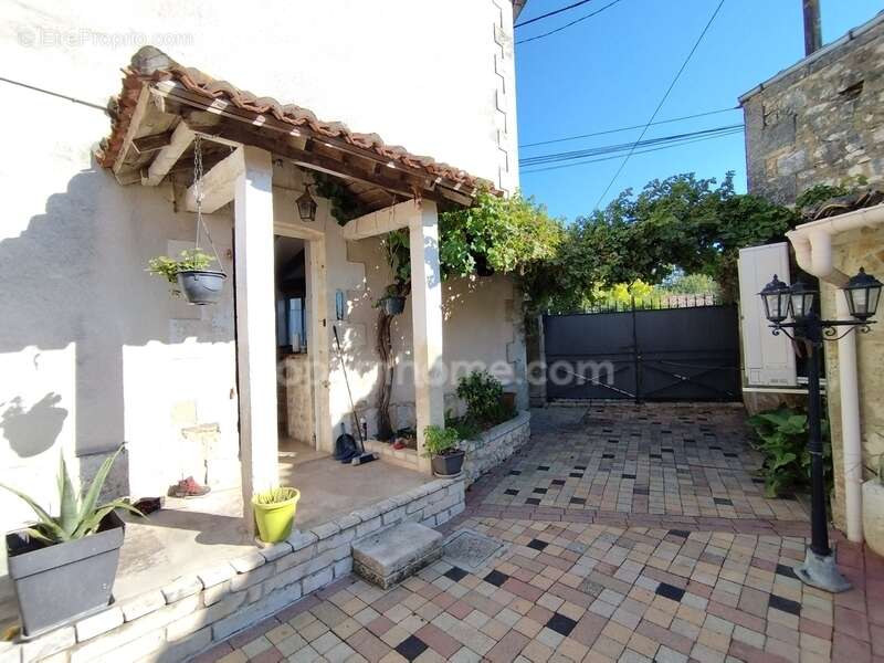 Maison à MORNAC