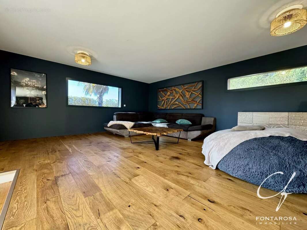 Maison à PUGET-SUR-ARGENS