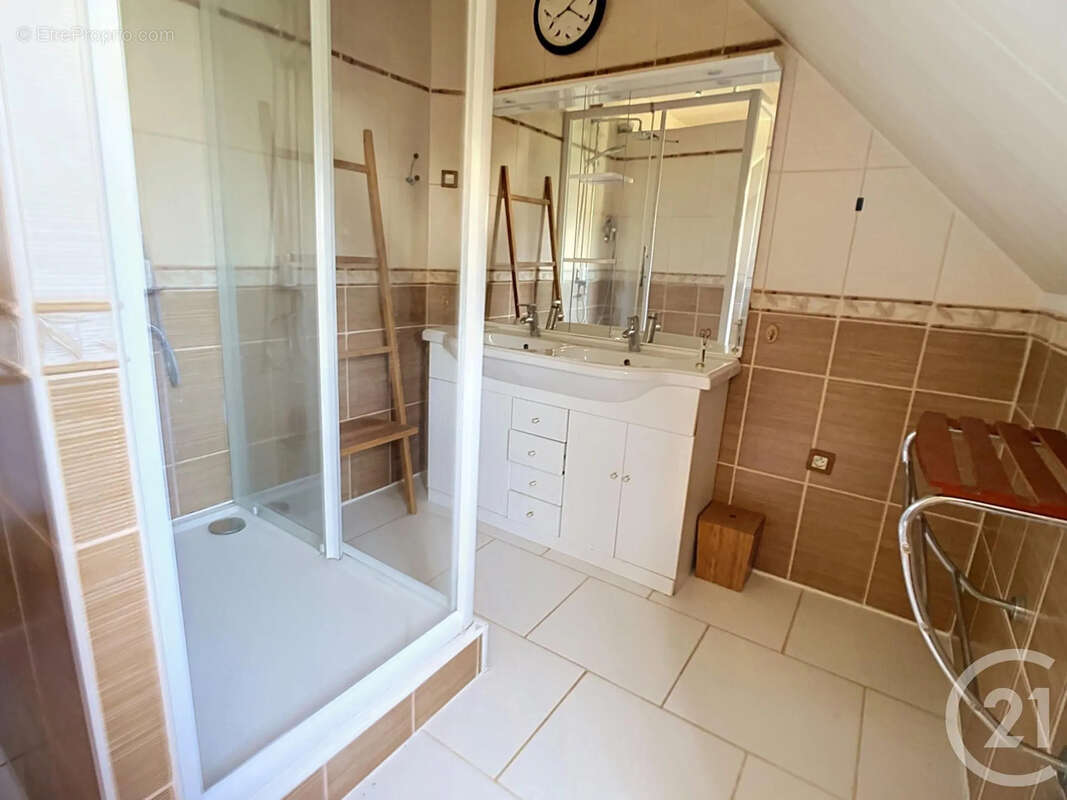 Maison 6 pièces 137 m² à vendre à Trie-La-Ville (60590) - photo 11