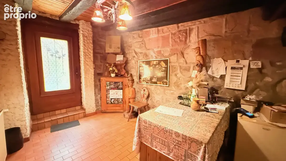 Maison de village à rénover avec cour, dépendance, garage et un beau potentiel au calme - photo 6