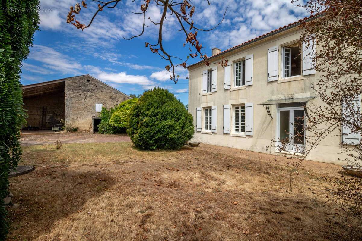 Belle propriété bourgeoise, dépendances, jardin - photo 2