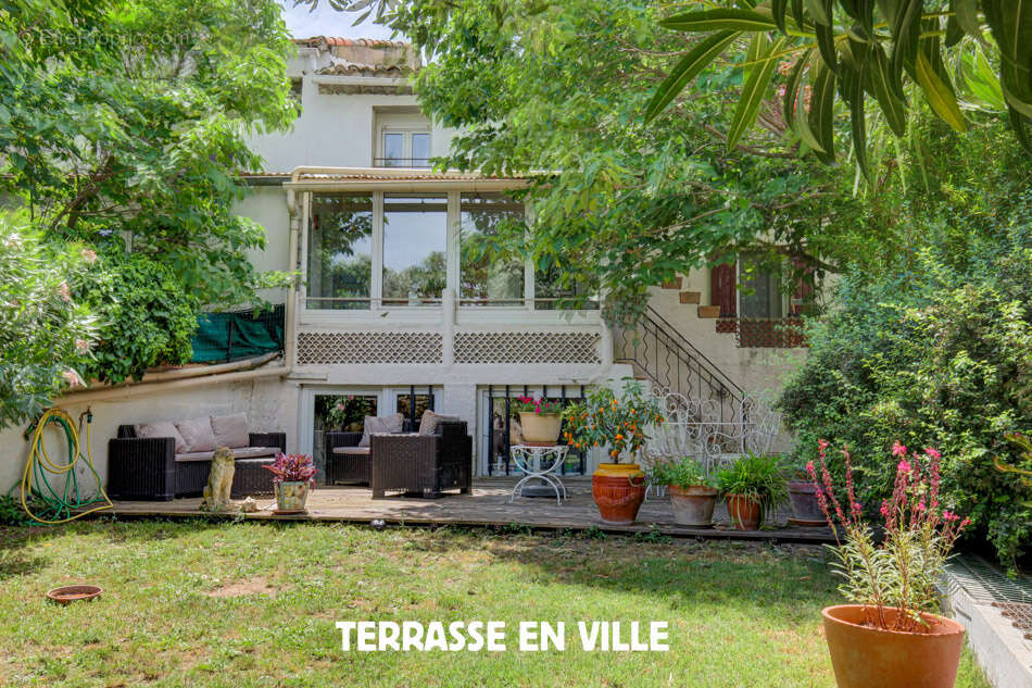 Pélissanne - t 5/6 - maison-de-ville 207m2 - jardin - 499 000 € - photo 2