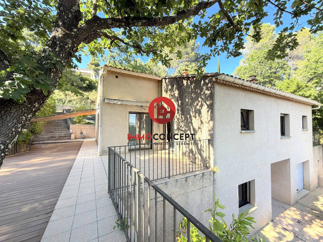 Maison à LAUDUN-L'ARDOISE
