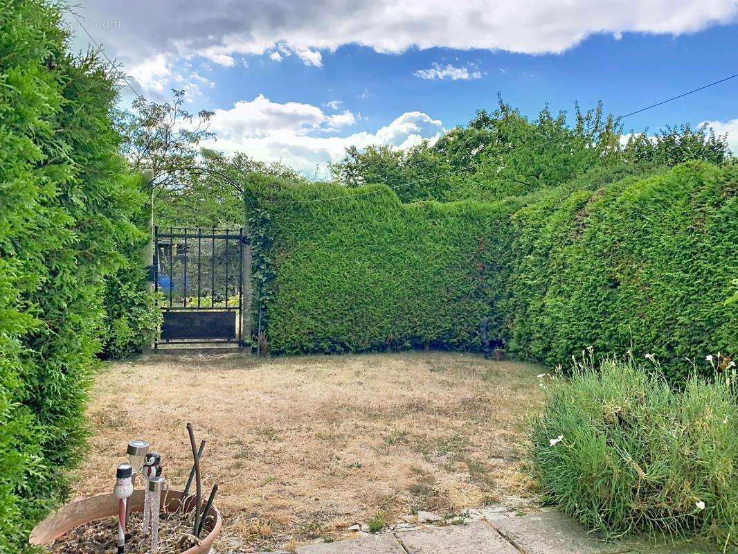 Maison ancienne avec jardin, 2 chambres - photo 2