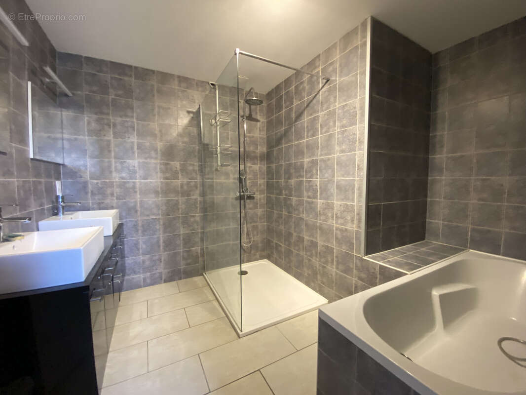 Maison à ROULLET-SAINT-ESTEPHE