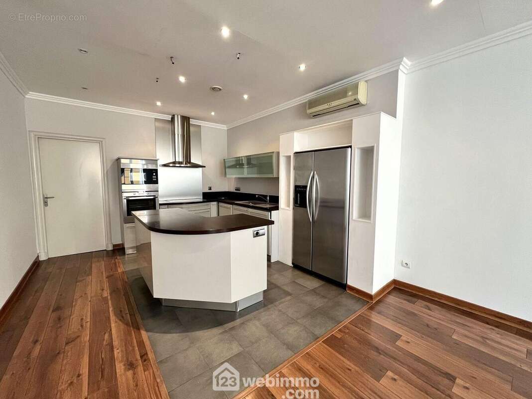 La cuisine est aménagée - Appartement à SAN-MARTINO-DI-LOTA