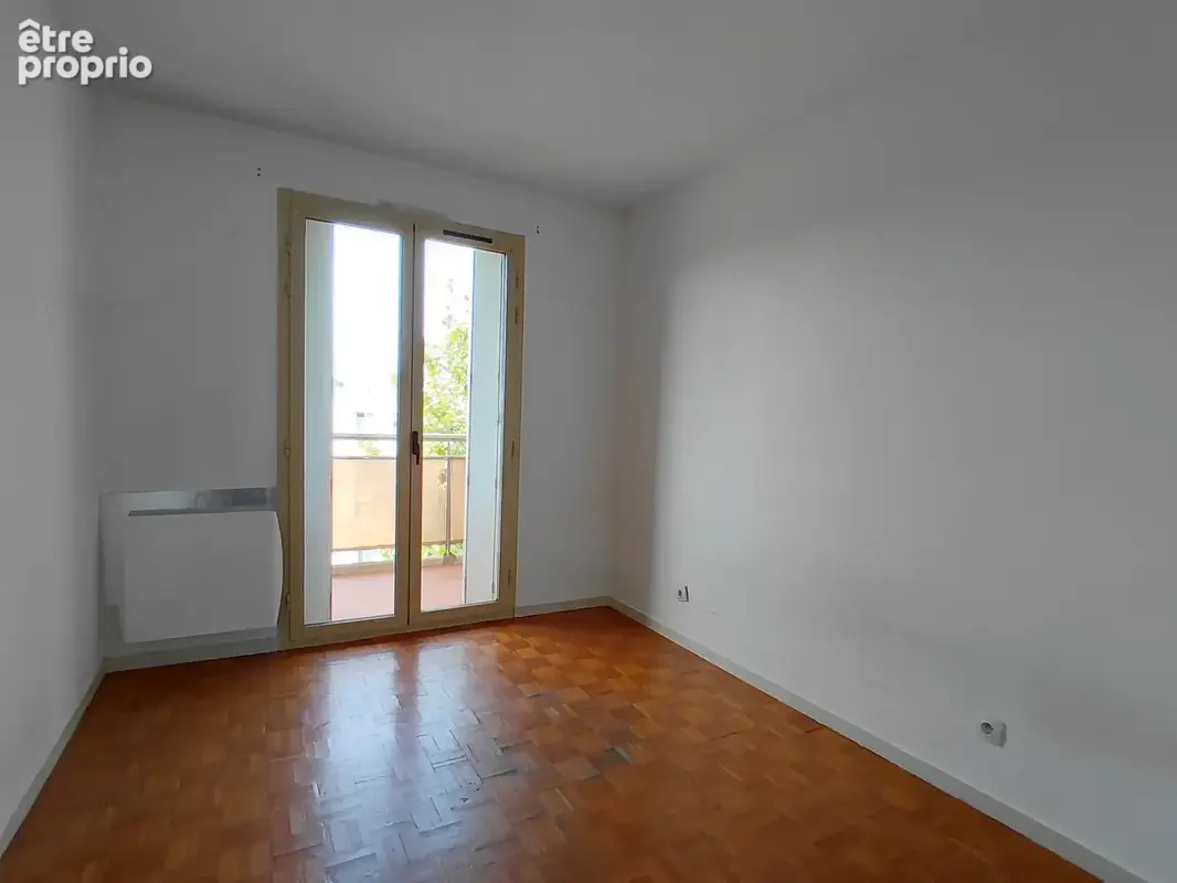 T3 lumineux de 66m2 avec balcon et loggia à Vendre à Salon-de-Provence à deux pas du Centre Ville - photo 6