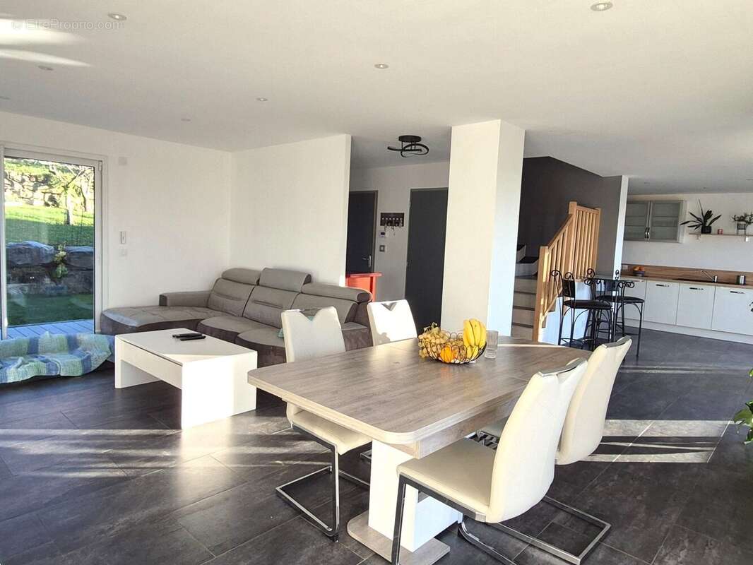 Maison à SAINT-CERGUES