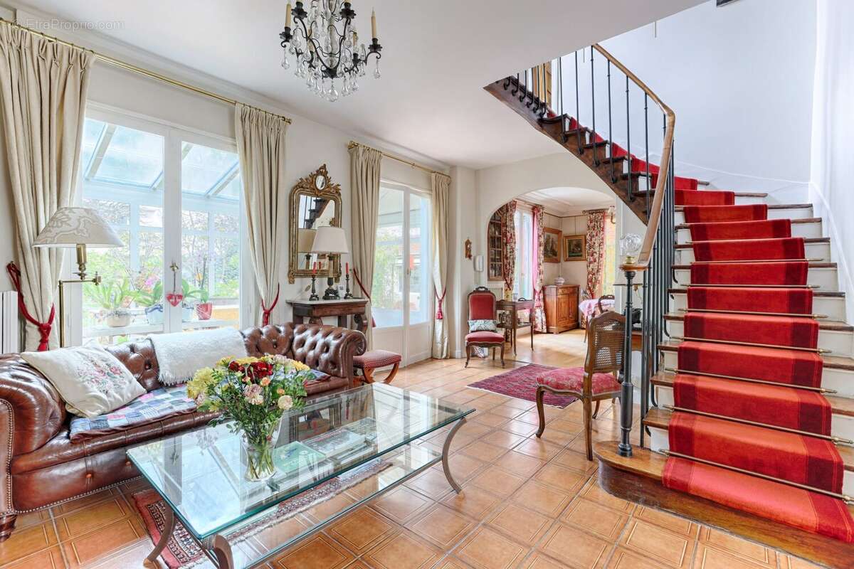 Maison à LA GARENNE-COLOMBES