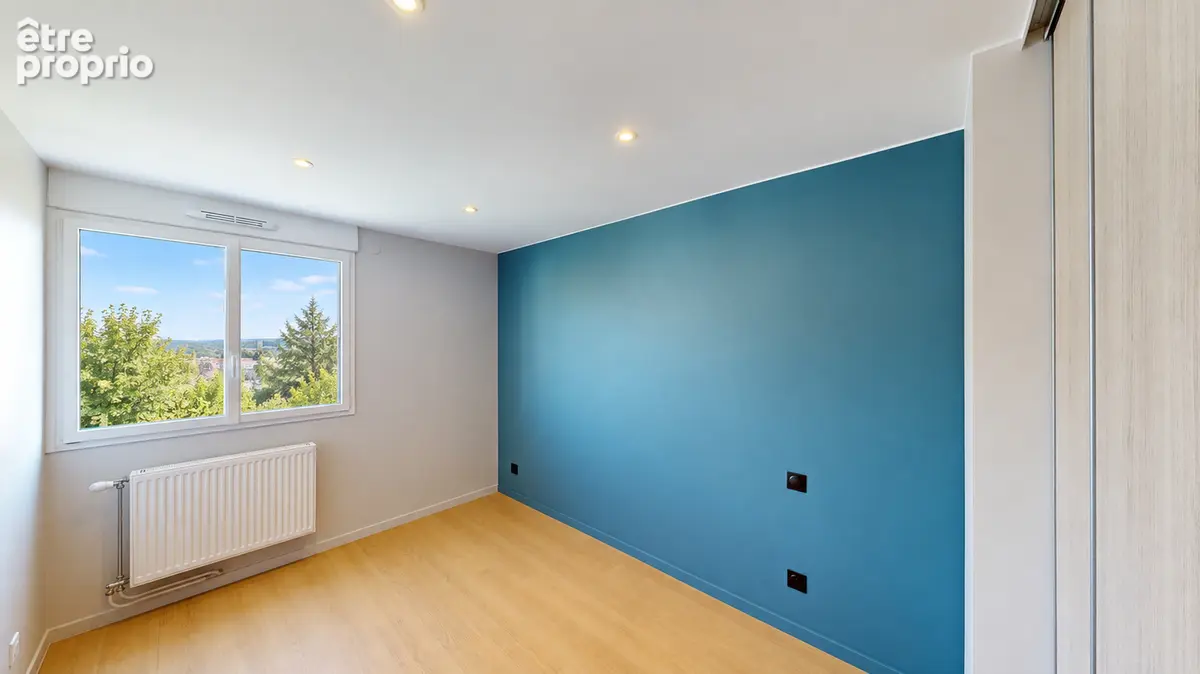RARE CHAPRAIS CRAS -  Dernier étage 100m² avec 3 CHAMBRES refait entièrement à NEUF avec terrasse et VUE - photo 7