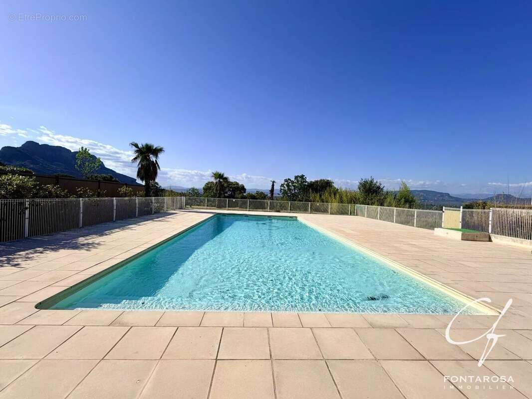 Appartement à ROQUEBRUNE-SUR-ARGENS