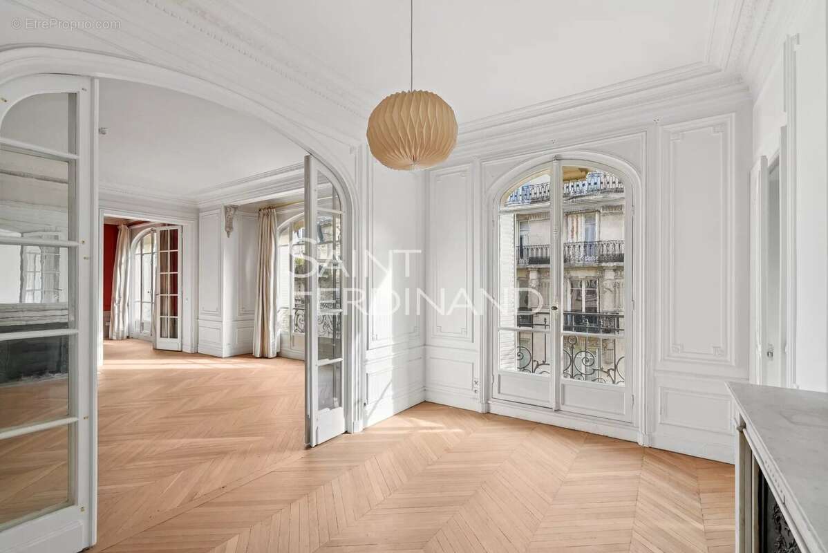 Appartement à NEUILLY-SUR-SEINE
