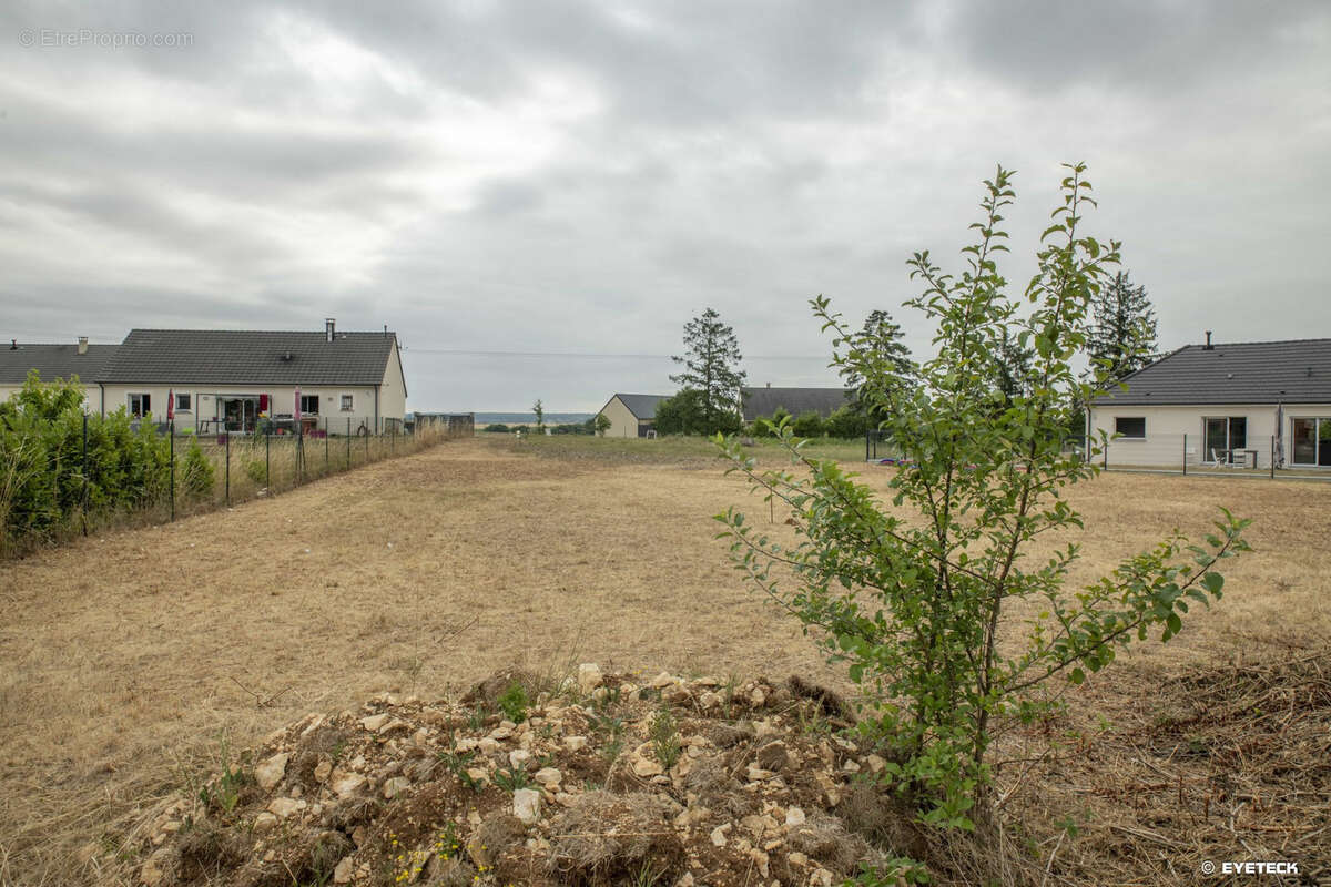 Terrain à BRECY