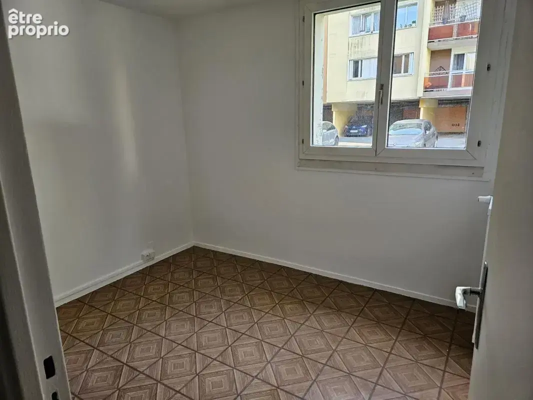 Achat Appartement 3  pièces 70 m² Combs-la-Ville - photo 7