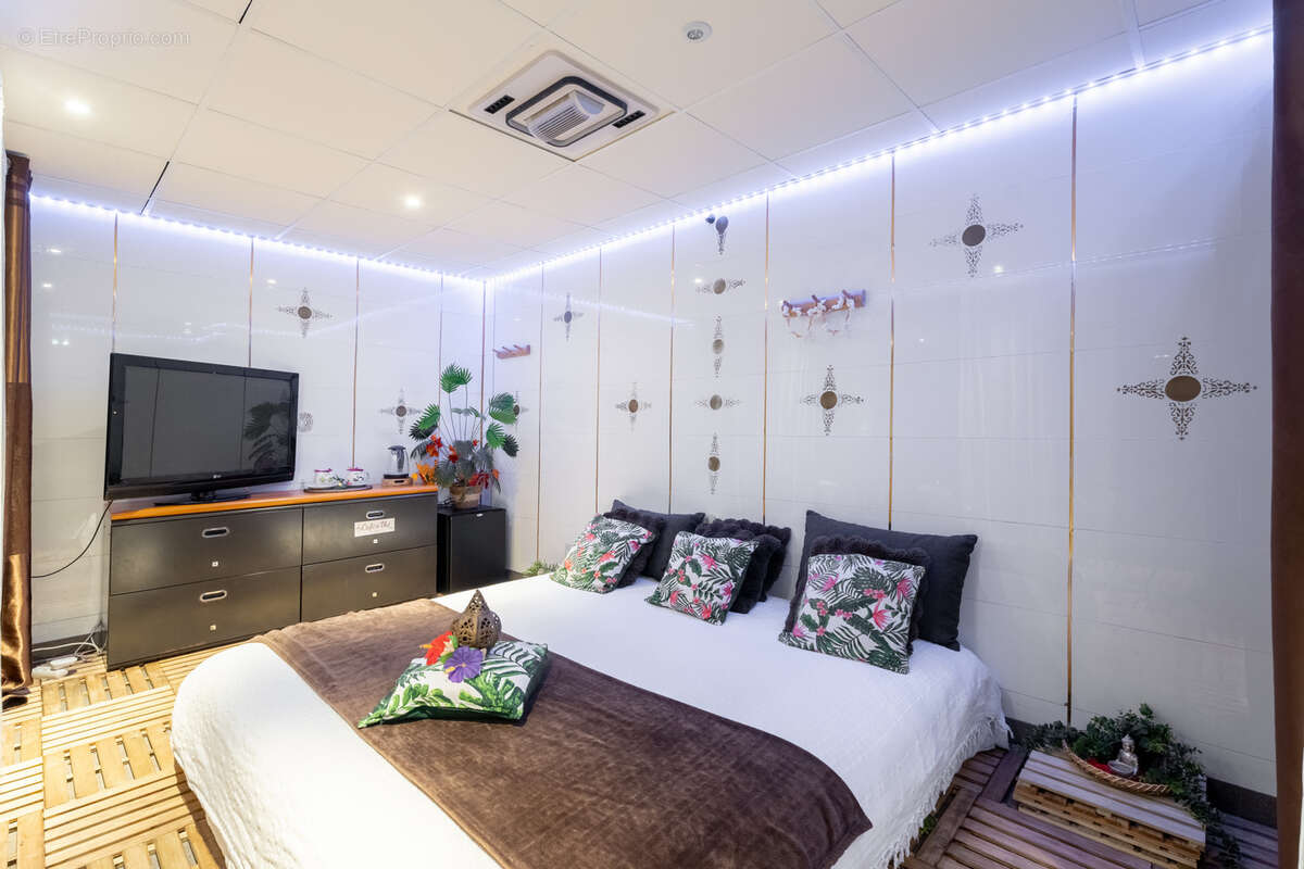 Commerce à CARRY-LE-ROUET