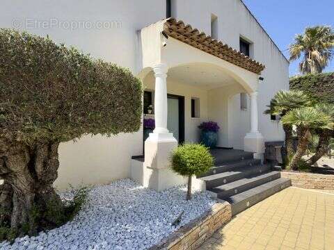 Maison 280 m² à Marseille  - photo 2