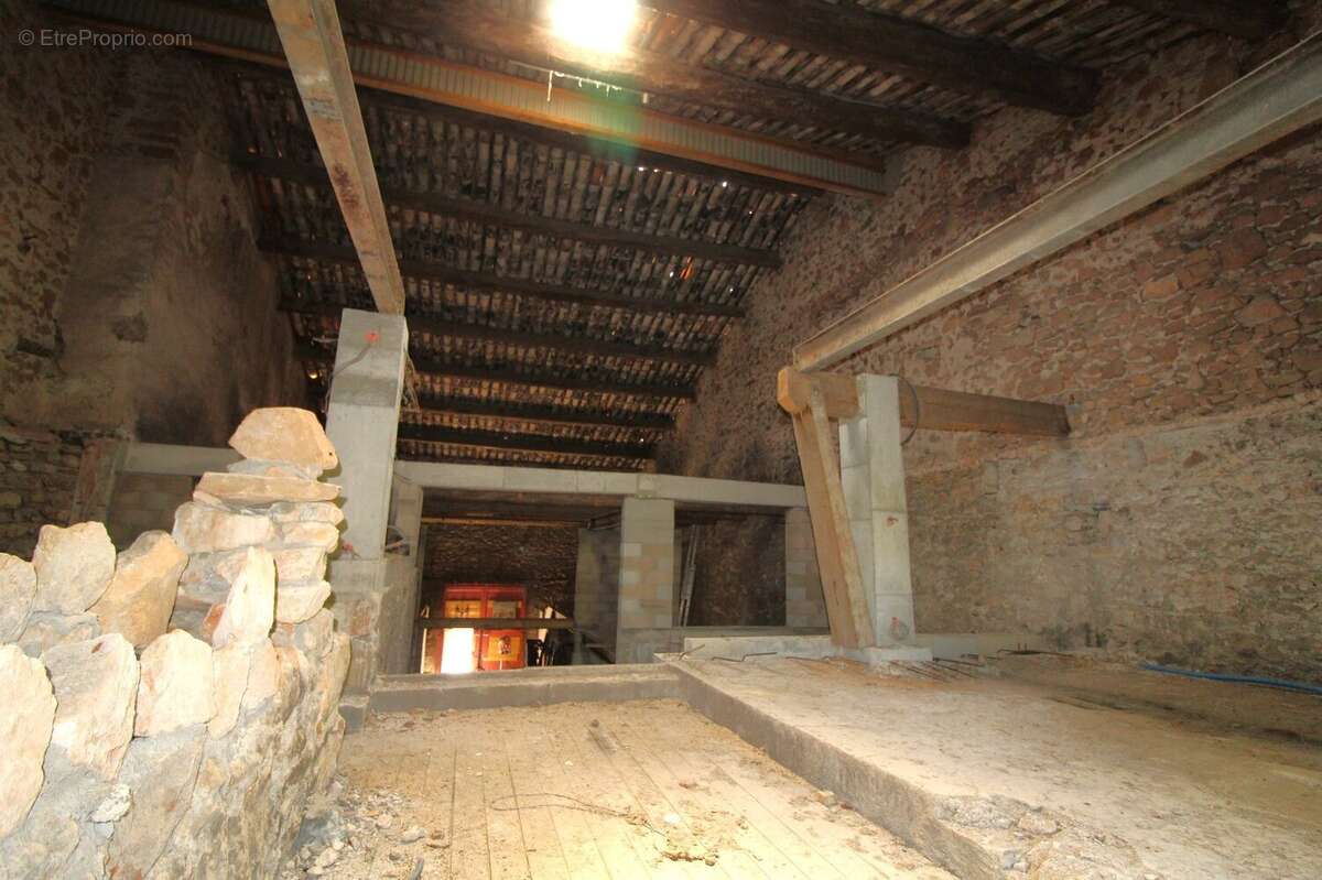 Remise offrant un potentiel exceptionnel de transformation à Gabian I jusqu'à 650 m² habitables possibles I jardin I 140 000  - photo 6