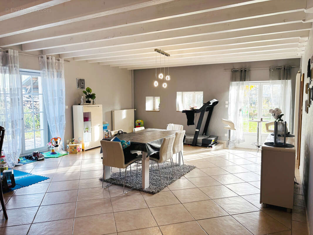 Maison à LONGCHAMPS-SUR-AIRE