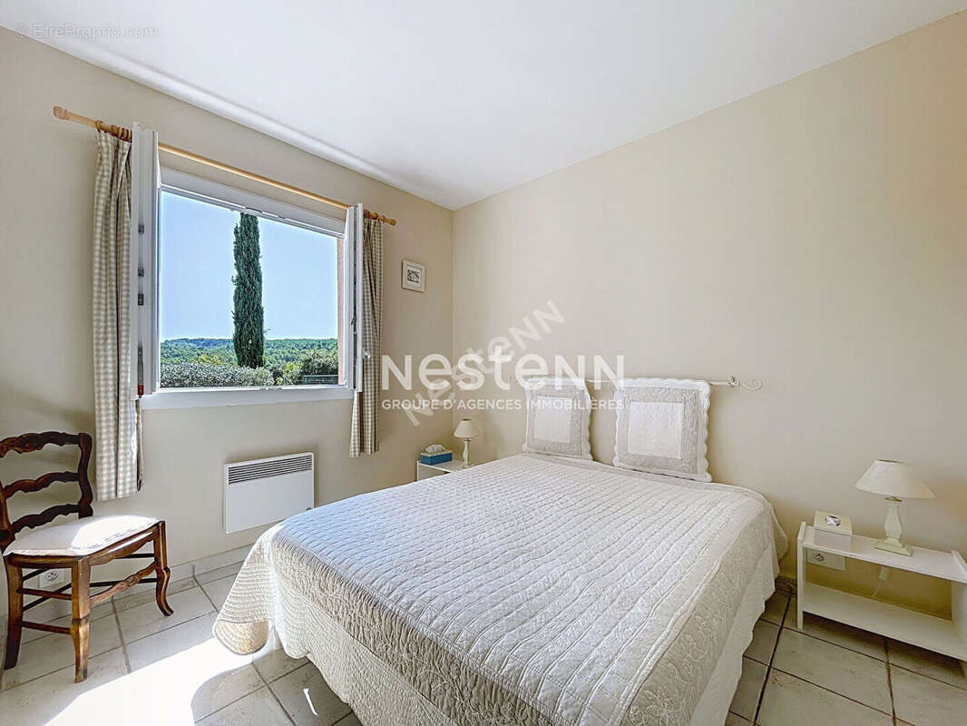 Villa indépendante de plain, 90m2 habitables, 3 chambres, possibilité d'agrandissement, piscine 4x8 et jardin. Vue imprenable ! - photo 10