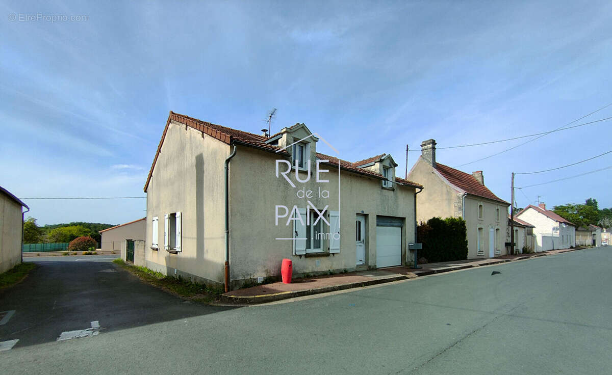 Maison à LENCLOITRE