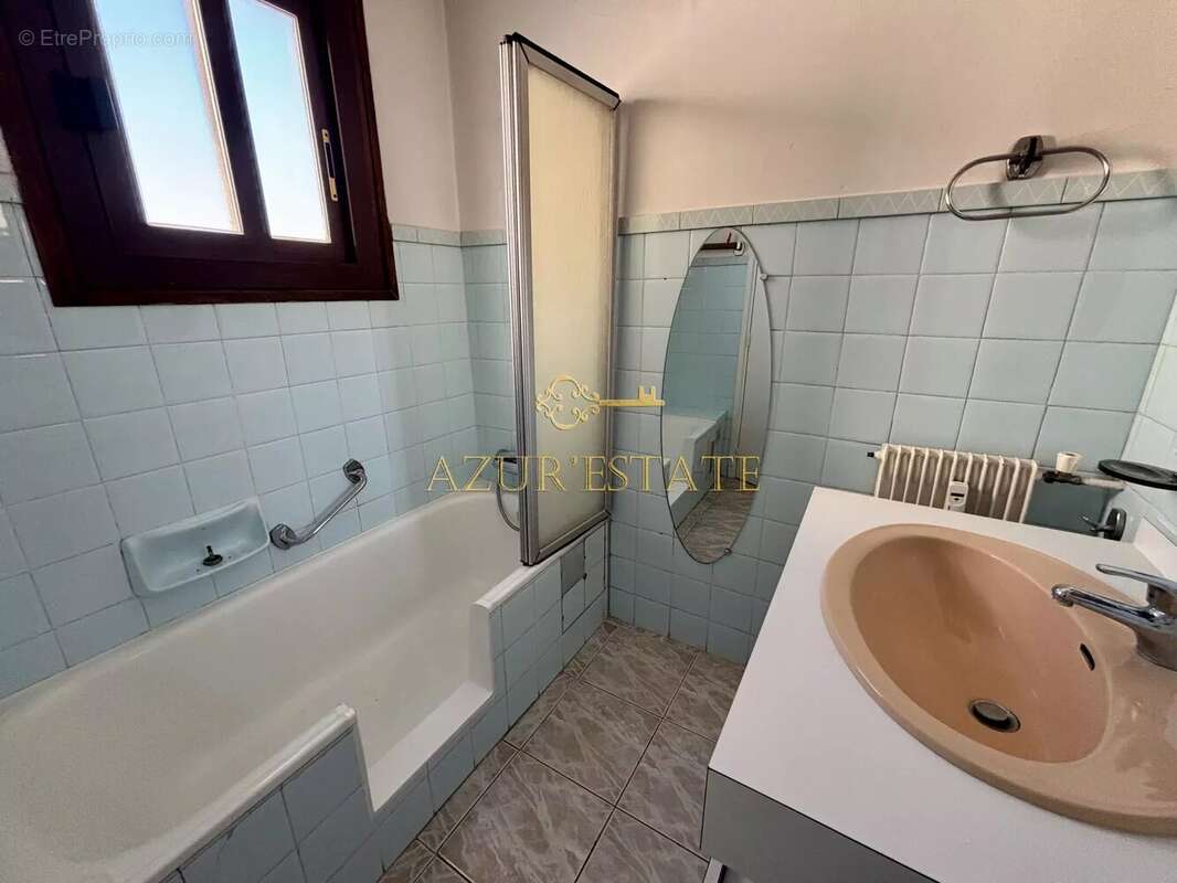 Appartement à SAINT-LAURENT-DU-VAR