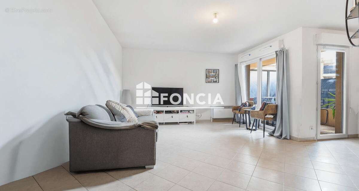À vendre – grand t1 de 34.72 m² avec terrasse, parking et piscine – saint-andré-de-la-roche - photo 2