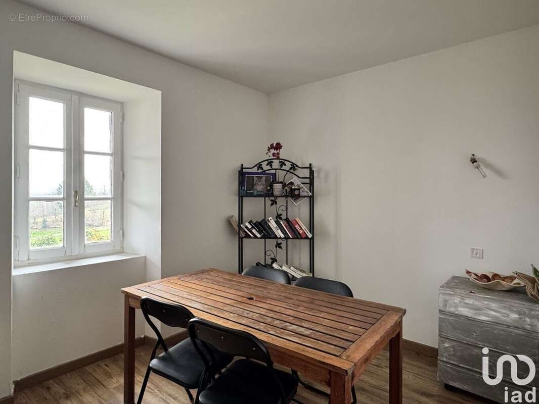 Photo 6 - Maison à MARC-LA-TOUR