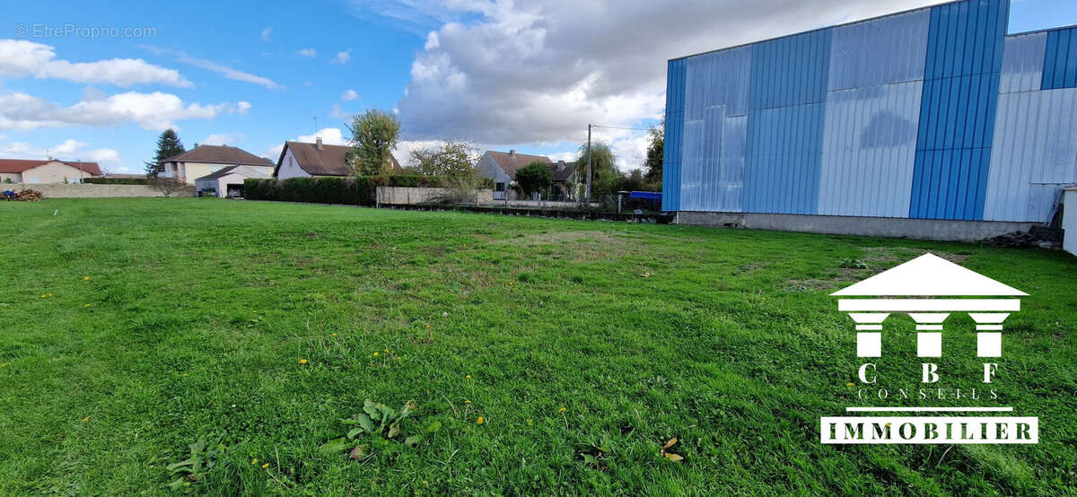 Terrain à SAINT-MARCEL