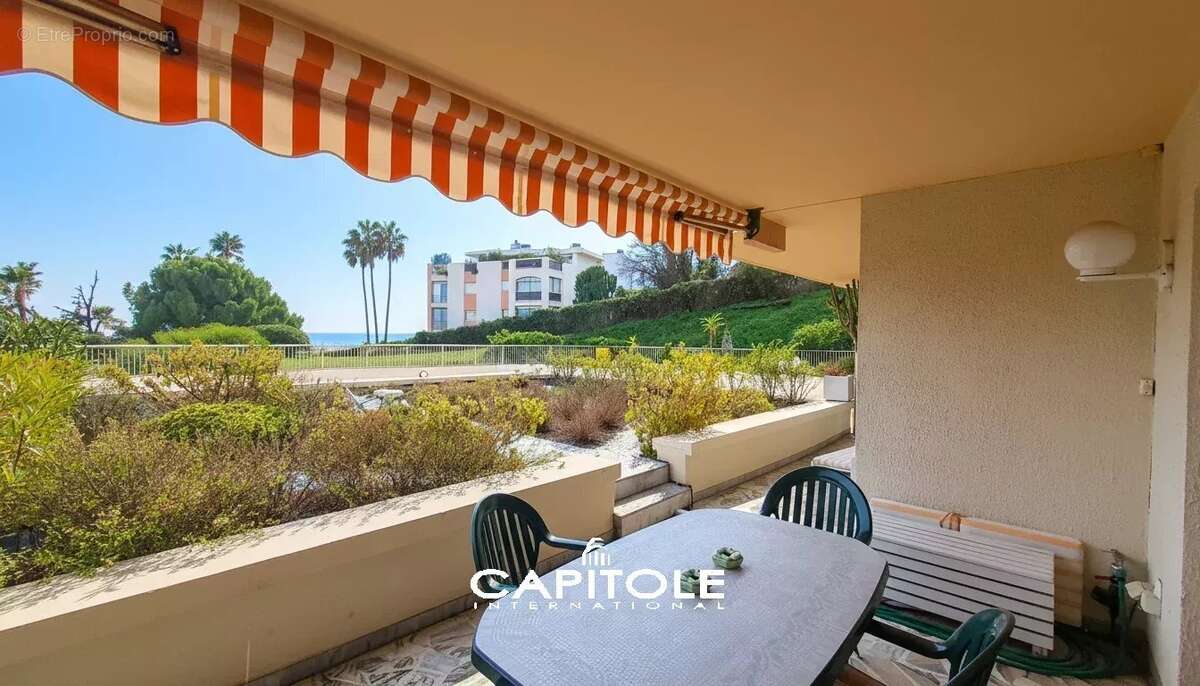 Antibes, à 5 mn à pied du centre, 4P rdj avec vue dégagée mer, résidence avec piscine et tennis, cave et garage. - photo 5