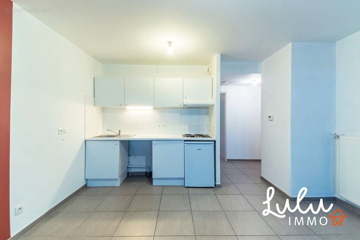 VILLEURBANNE - Appartement T2 47m2, balcon, terrasse et garage  - photo 3