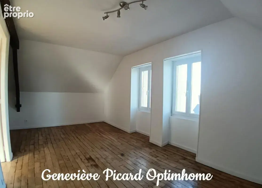 ​Maison de caractère en pierre de 189 m² — 5 chambres, dépendance et cour en cœur de bourg - photo 18